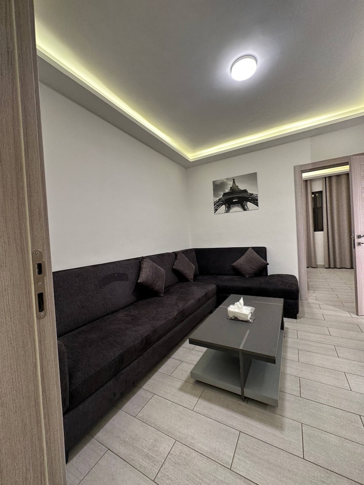 Luxury Room 03 Near Downtown view 3