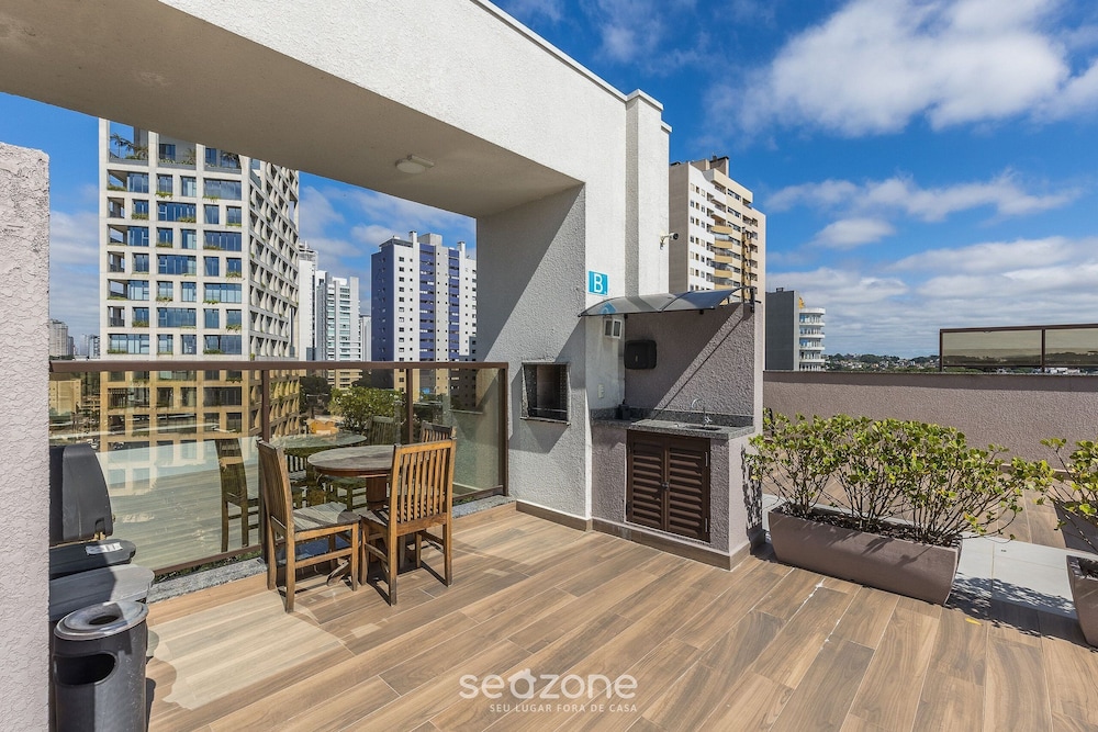 Studio in Condominium w/ Gym and Laundry Eco0304