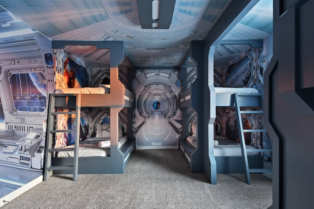 Epic Family Getaway: Themed Villa Near Disney !