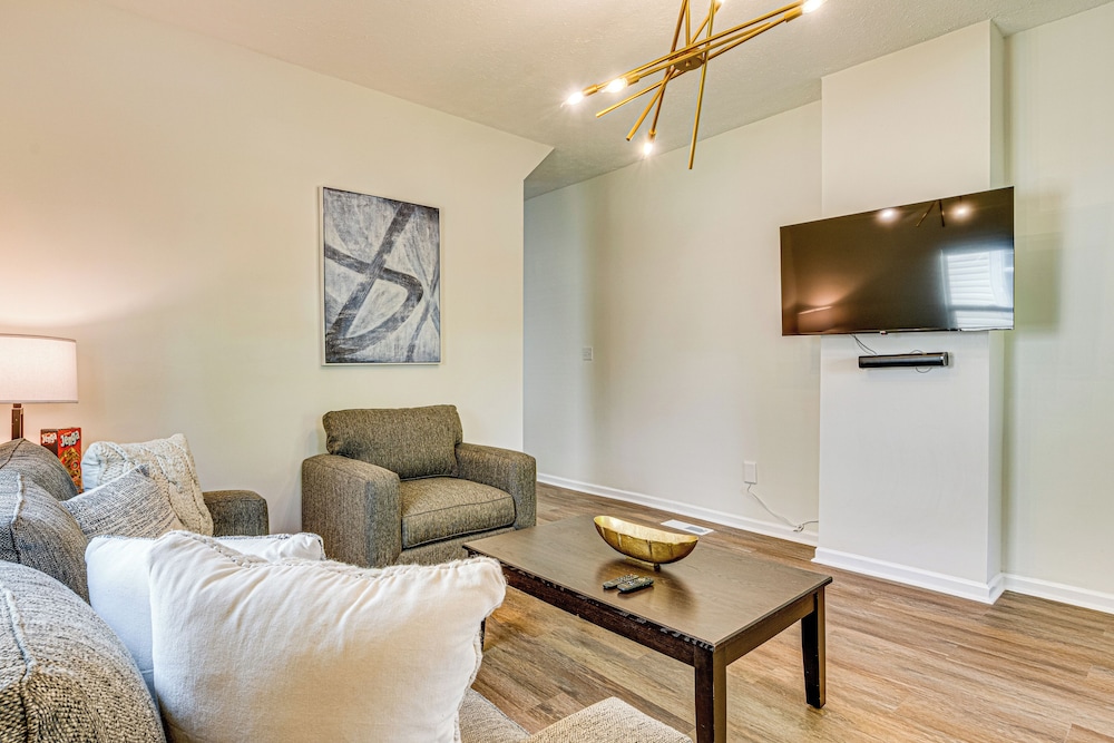 2 Mi to Mass Ave: Indianapolis Townhome Near Parks