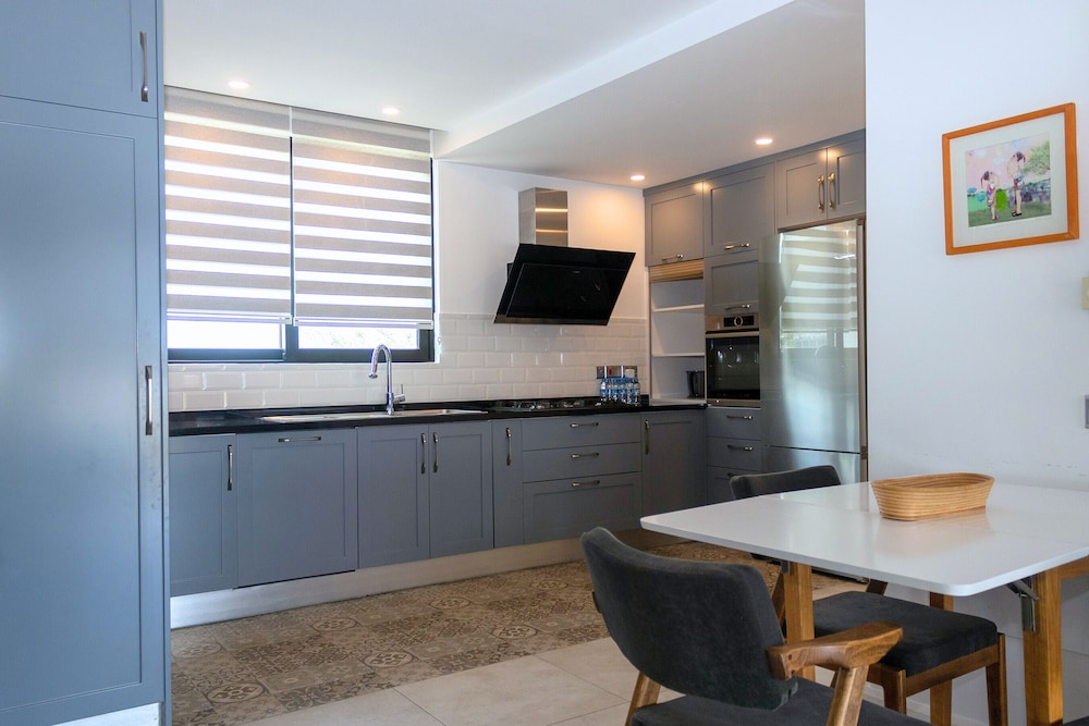 Modern and Luxurious Apartment in a Prime Resort