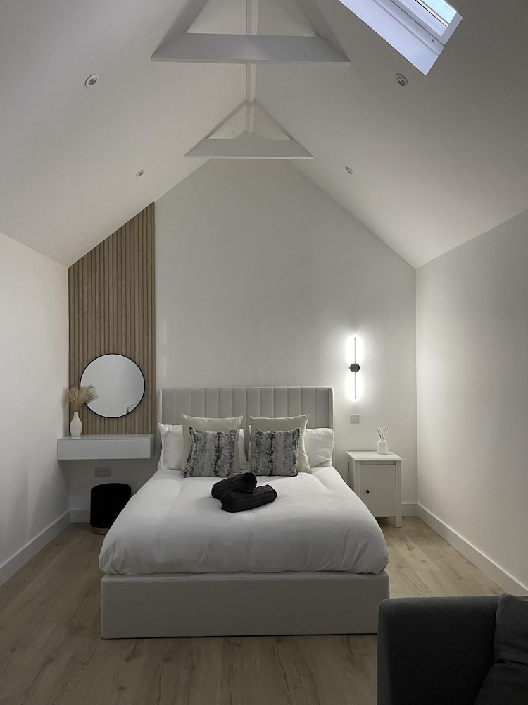 The Lodge Hideaway - Studio Style, Simple Luxury view 4