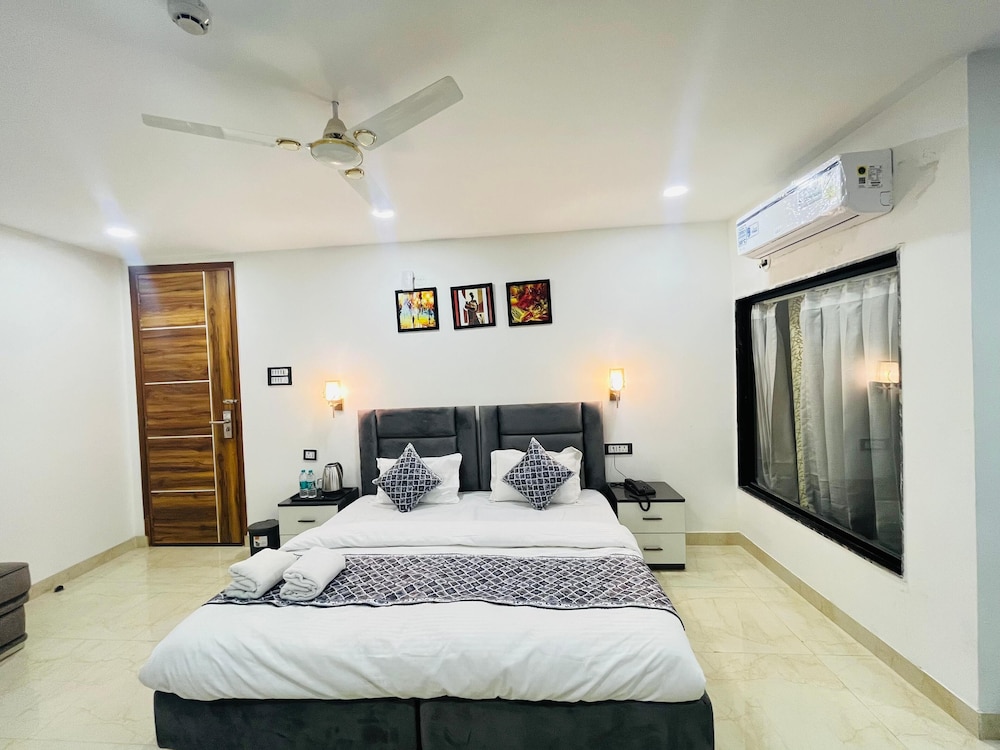 Roomshala 183 Hotel Aroma Chattarpur