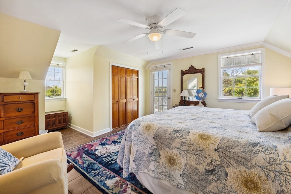Berry Restful 5 Bedroom Home