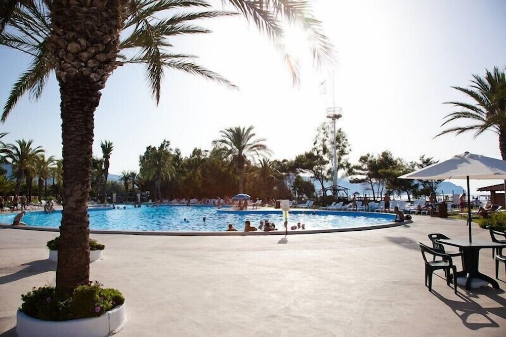 Tindari Resort & Marina Beach