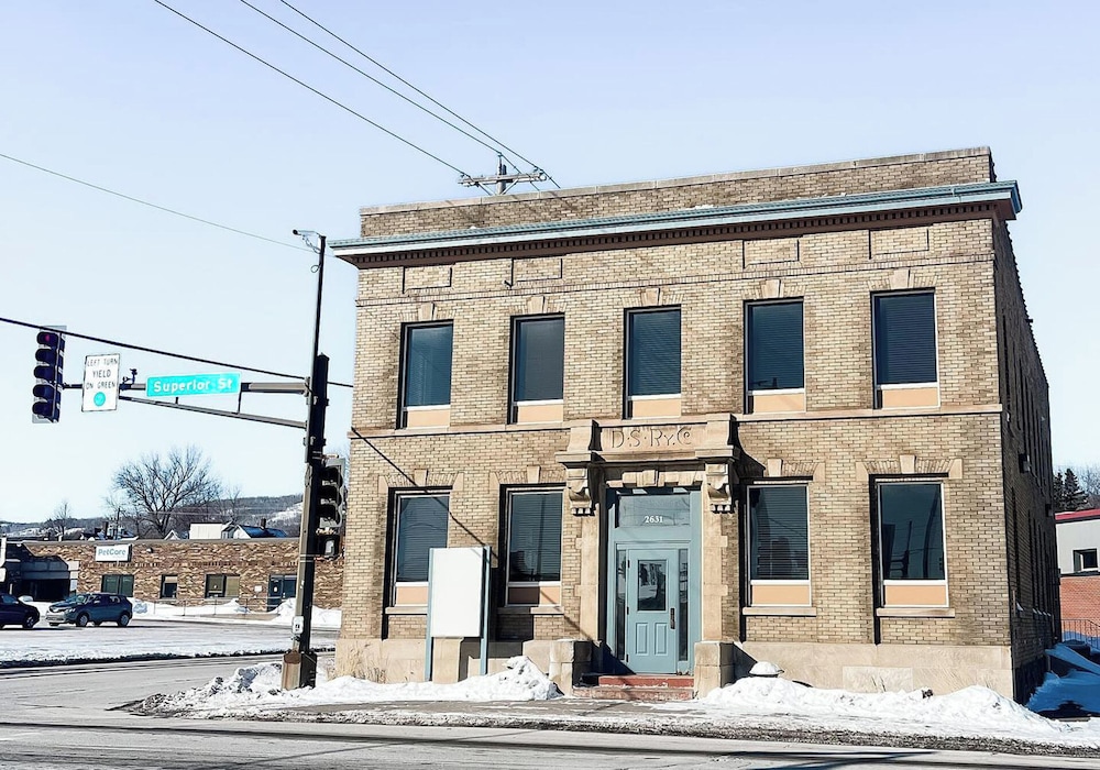 Hotel Zenith Basecamp - Image 1