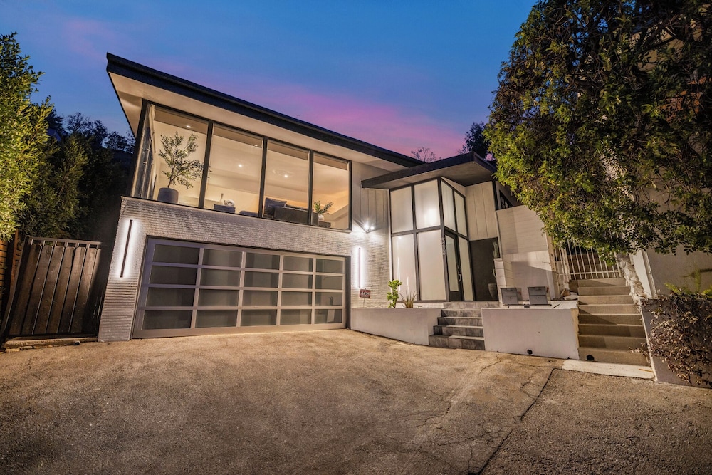 Shirley Lane- Elegant Mid-century Oasis With Pool & Canyon Views