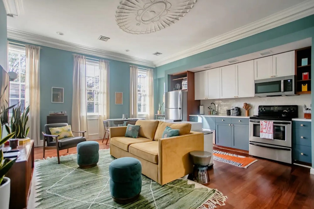 Airy Greenwich Retreat With Private Deck