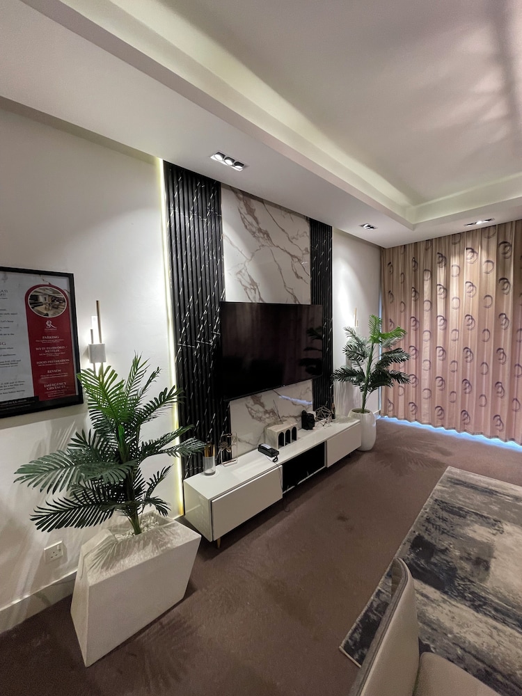 Sujimoto Residences Precious
