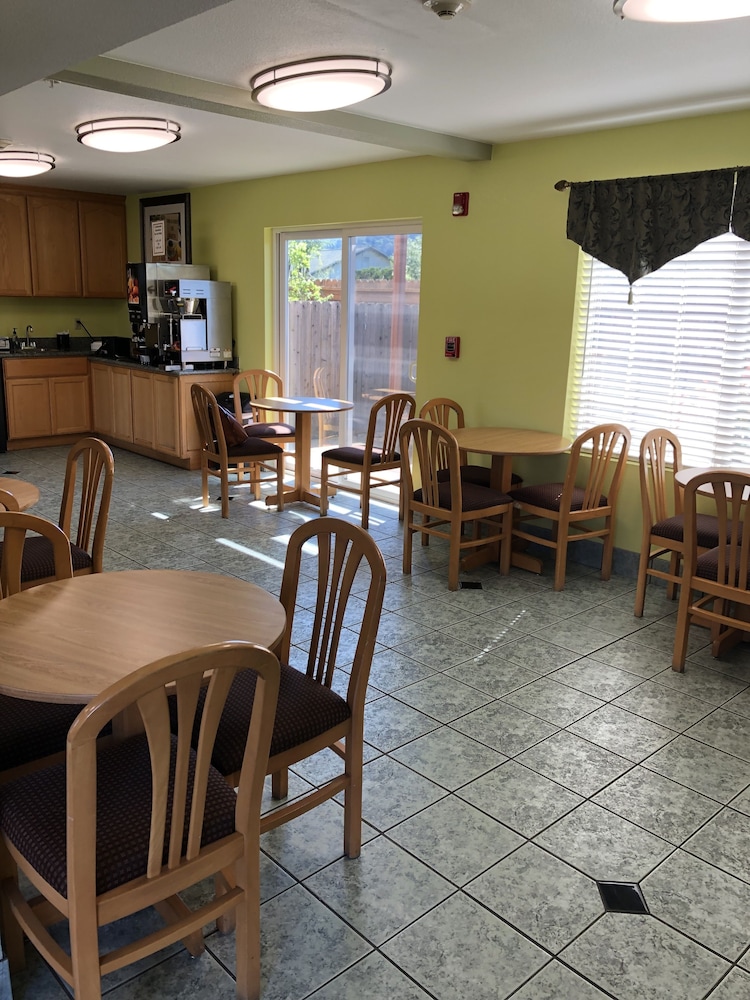 Cloverdale Wine Country Inn  Suites - Property Image 18