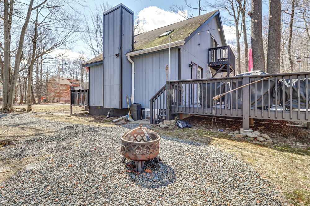 3 Mi to Tobyhanna State Park: Home w/ Serene Deck!