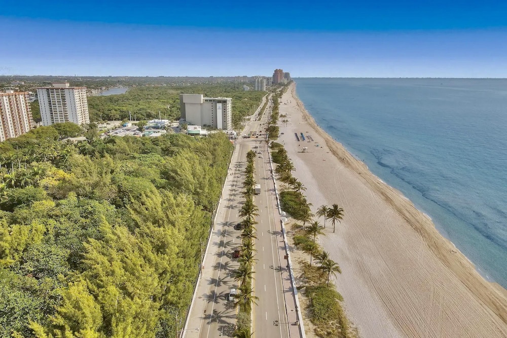 Vistamar Waterfront Beach Abode -walk to the Beach view 4