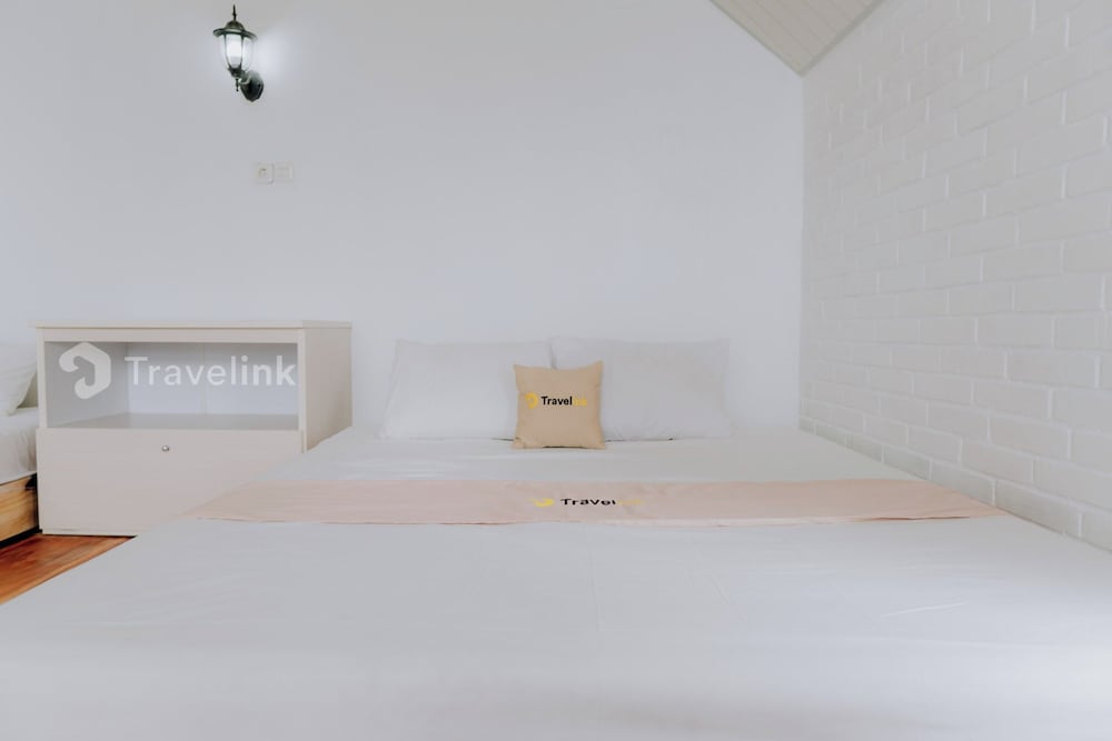 White Cabin By Travelink