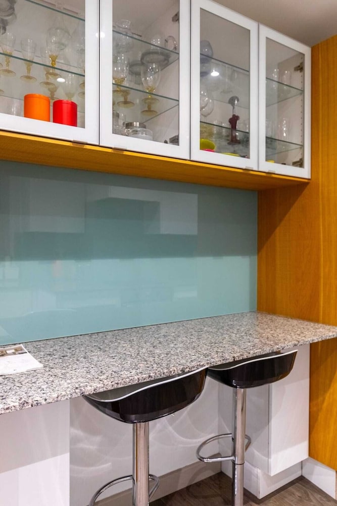 Elegant 2BD Flat 5 Mins to Kensington Gardens!
