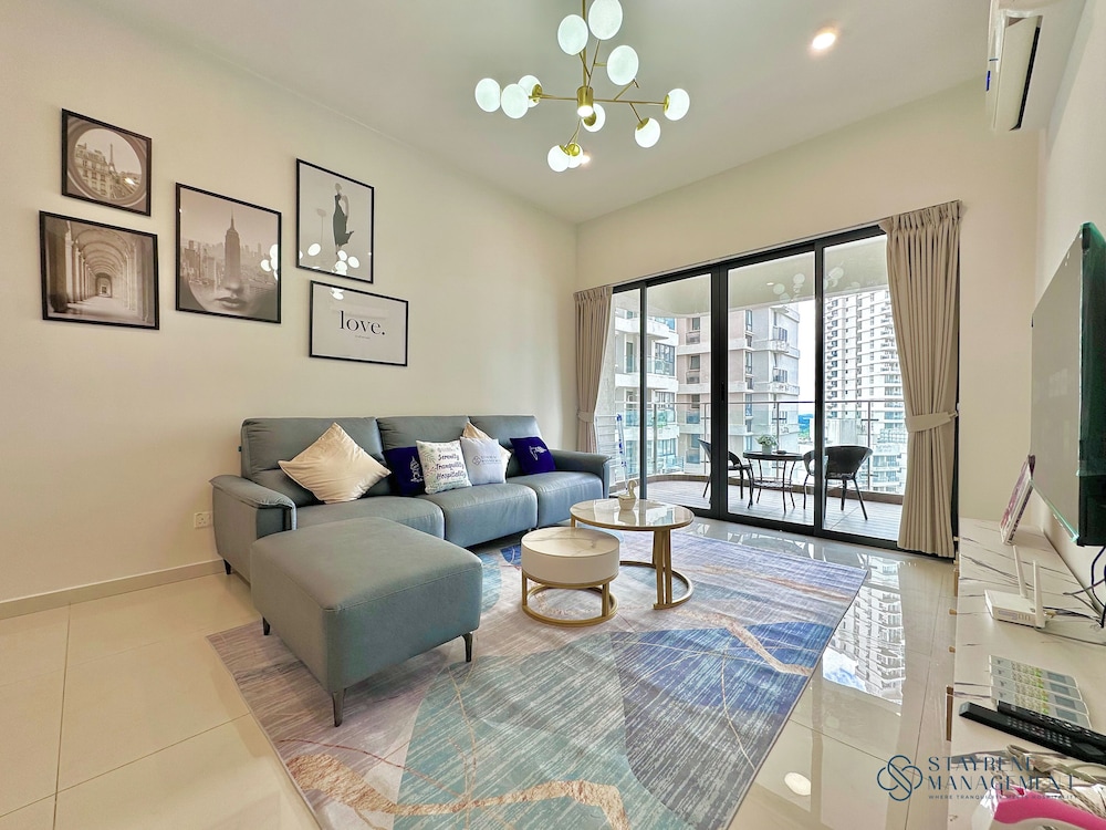 Country Garden Danga Bay Sea View Homestay by Stayrene