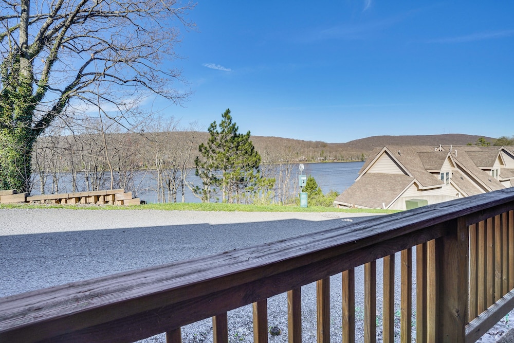 Deep Creek Lake Townhome w/ Deck & Water Views view 4