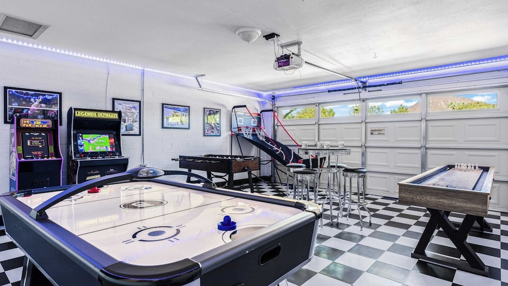 Near Camelback Mtn, Old Town, Trails, Golf + Spas w/ Pool, Hot Tub Camelback Casa by Avantstay