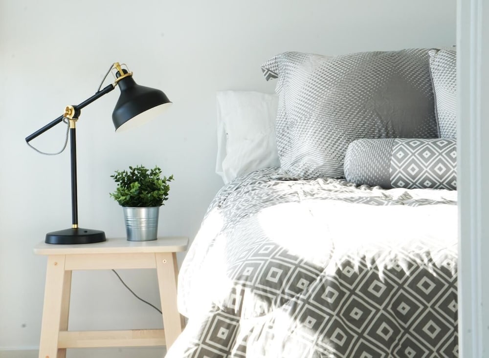 City Place 2 BDRM Downtown with Parking - Image 2