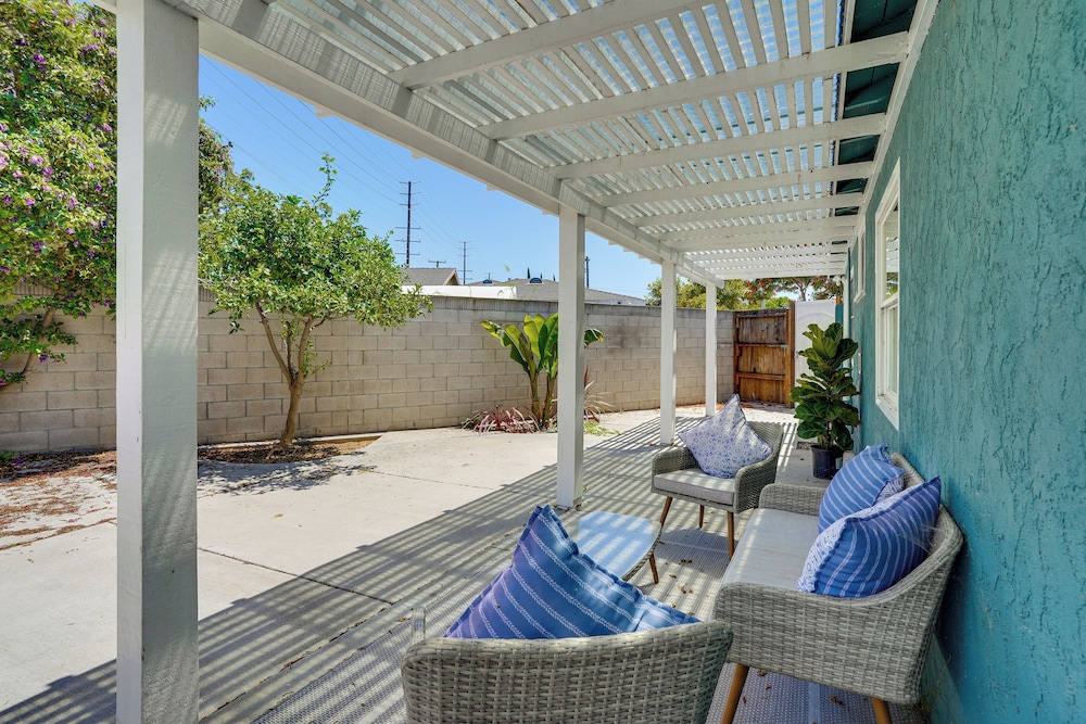 7 Mi Huntington Beach: Family Home w/ Patio!
