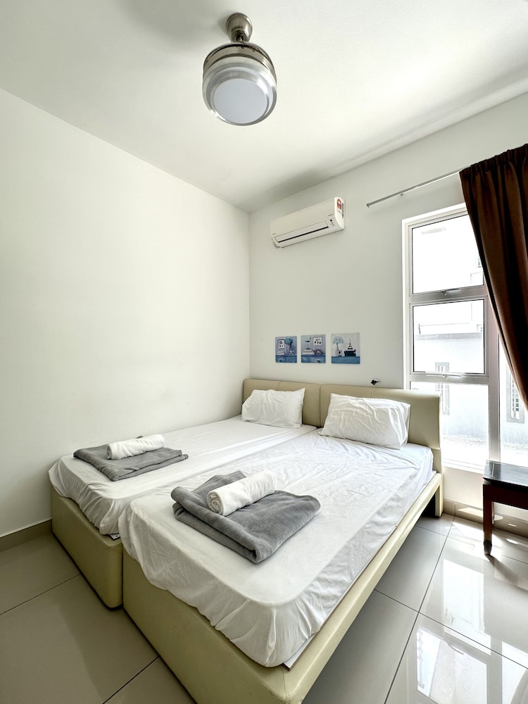 Lux Desaru Villa