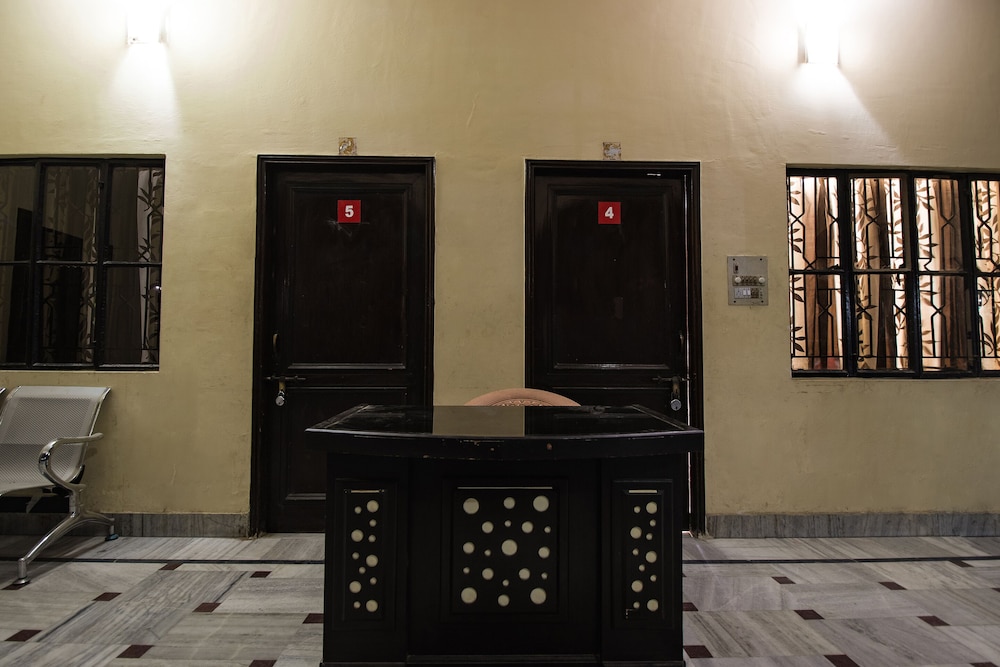 Lobby & Reception