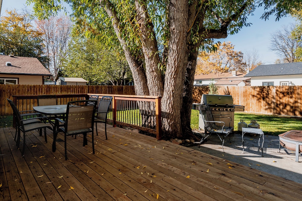 The Rustic Retreat - Pet Friendly w/ Fenced Yard
