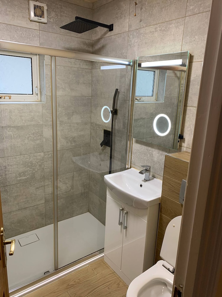 Room-king Bed With Shared Bath