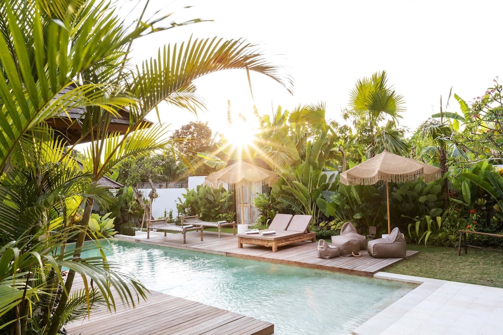 Villa Chempaka by Alfred in Bali - New Luxe Tropical 4BR Dream Villa in Canggu