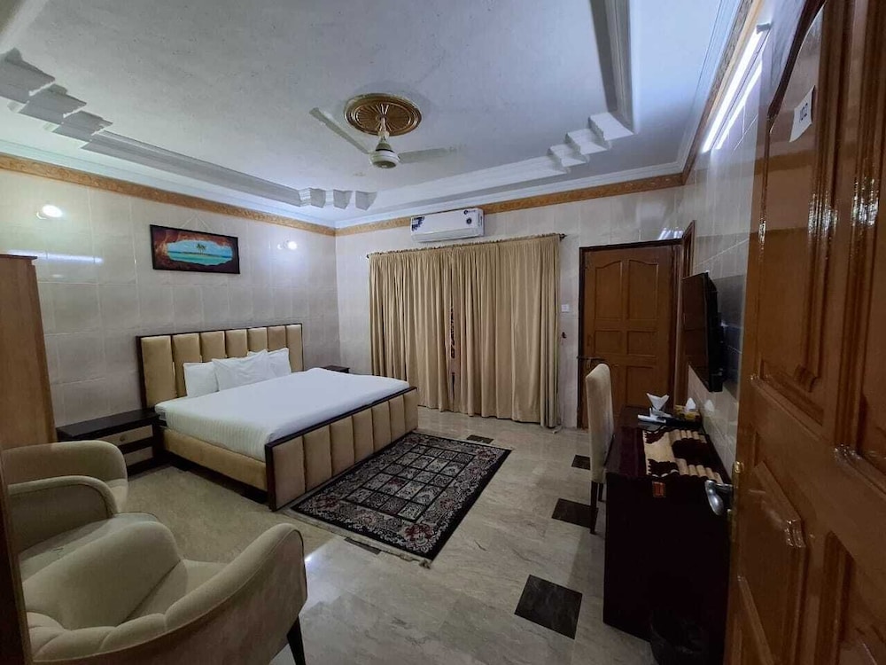 Royal Luxus Executive Guest House