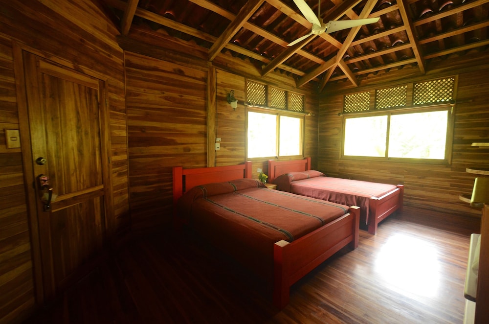 Macaw Lodge