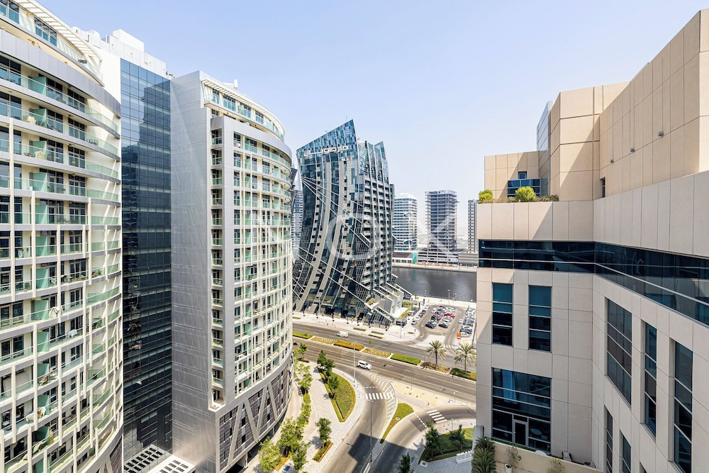 2BR 908 Bay Square B13