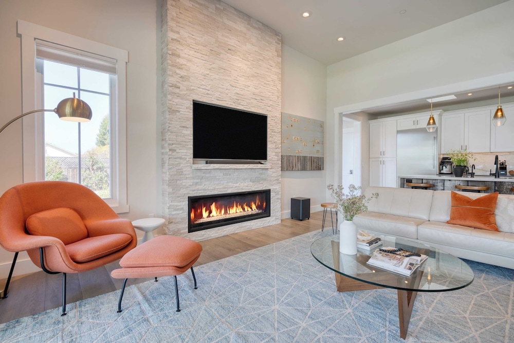 Luxe, Pool, Spa, Fire Pit, Game Room, Piano Sonoma Pool Retreat by Avantstay