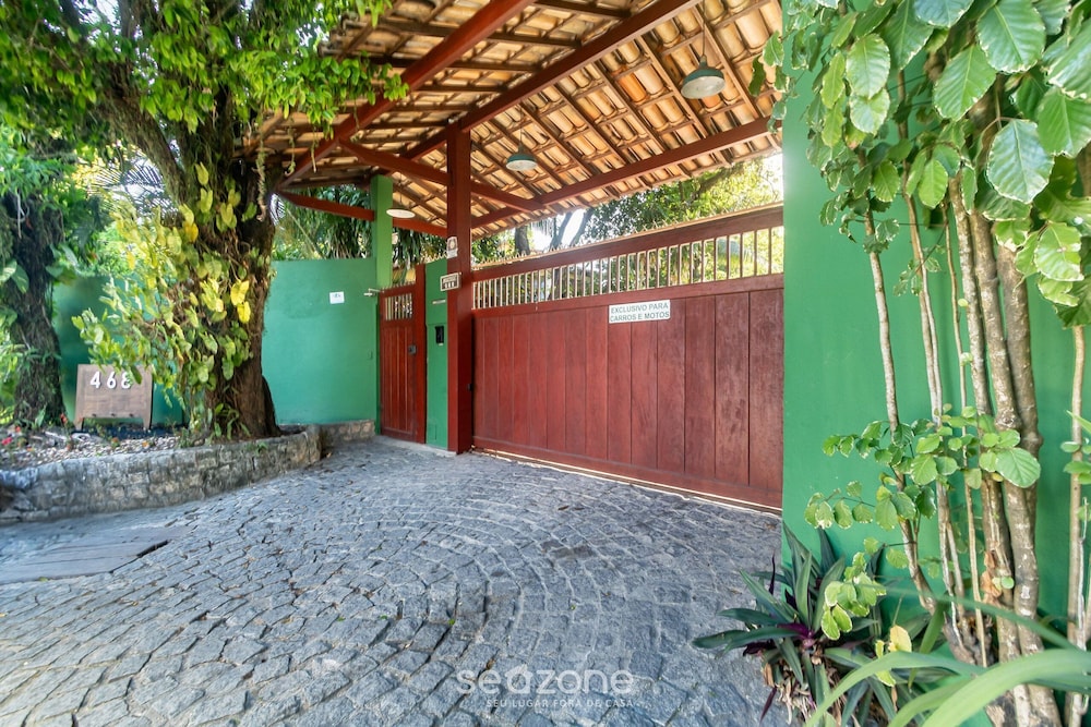 House w/ 3 Suites 400m From Mucuge Beach Mcg0006