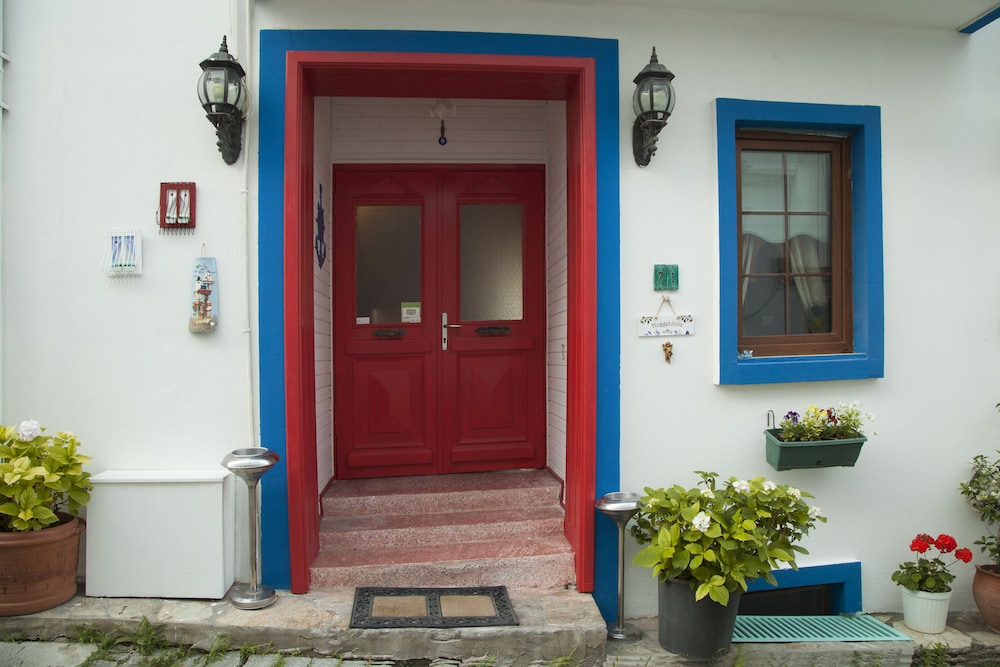 Iola Otel - Image 50