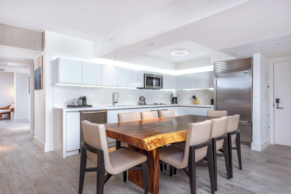 Luxury Vacation Rentals at 1 Hotel & Homes by LRMB