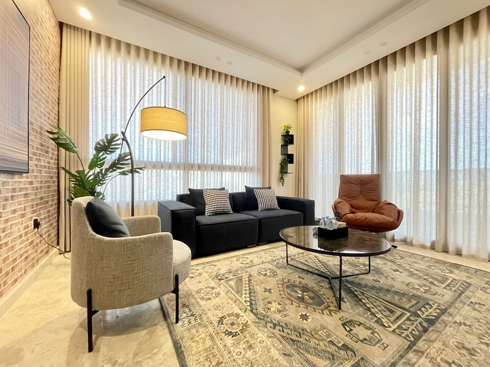 C Living - Premium 3 Bedroom - AQIQ