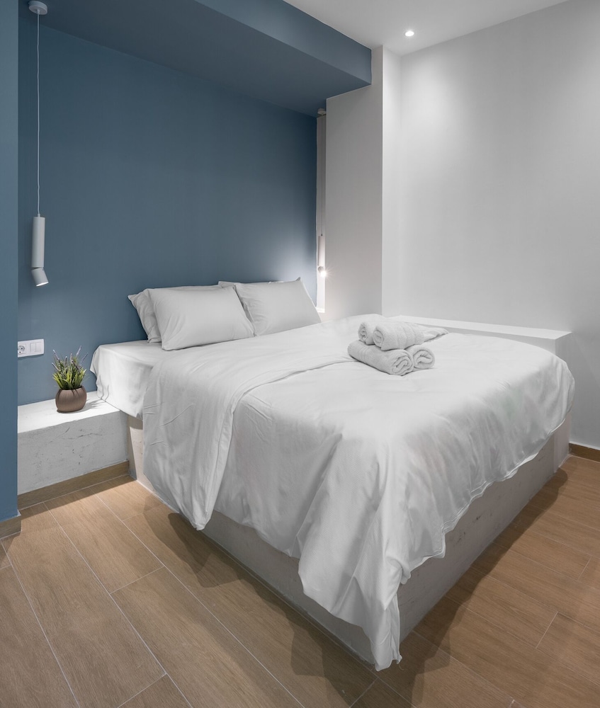 Venus, Nilie Hospitality MGMT