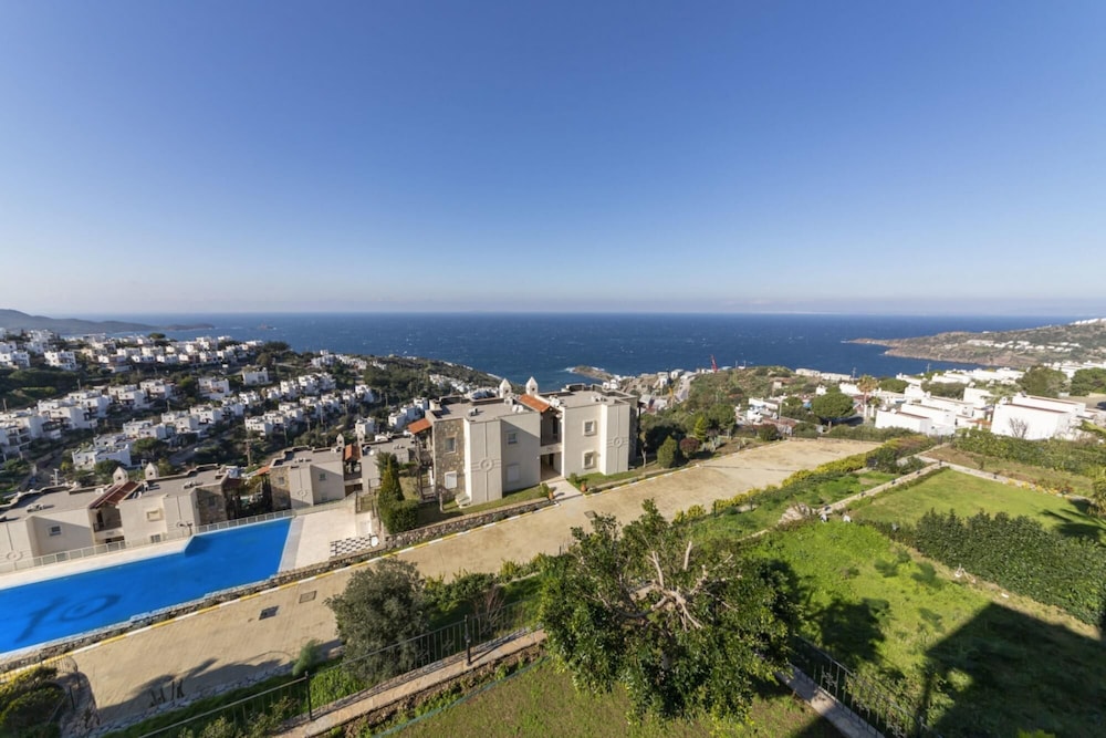 Comfy Villa With Lovely View in Gundogan Bodrum view 3