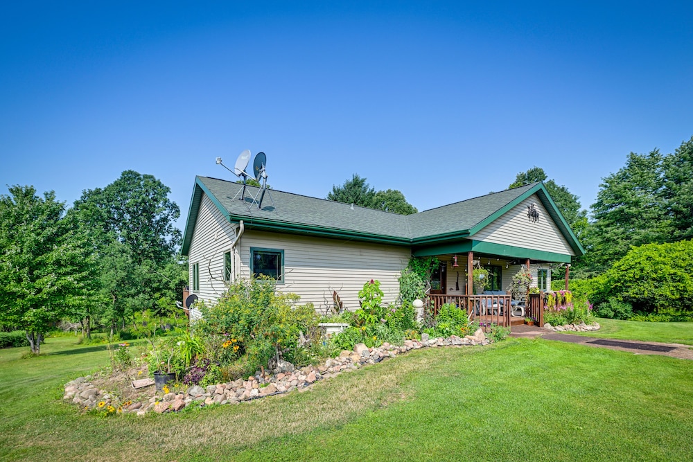 Cozy Wisconsin Retreat w/ Deck, Grill & Fire Pit! view 5