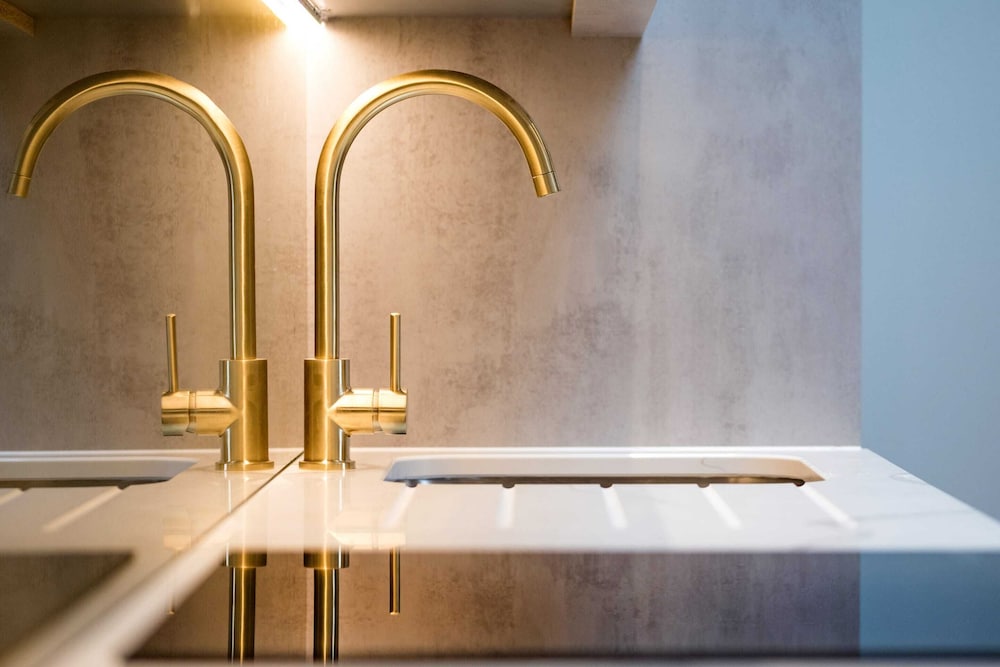 Marble Arch Suite 9-hosted by Sweetstay