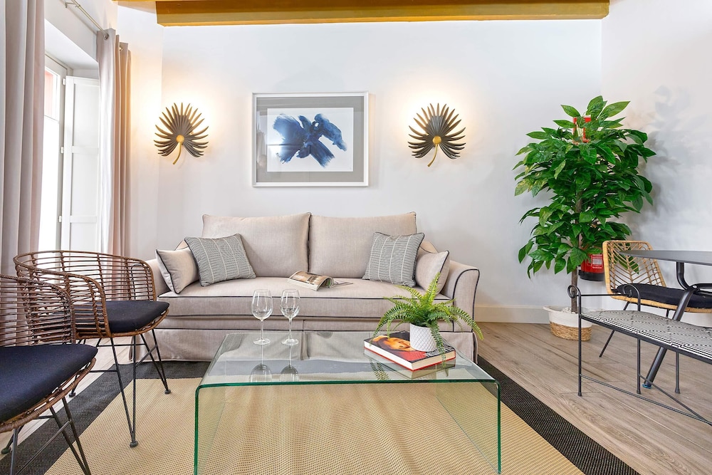Beatiful Quiet 2Bd Apartment 5 min From the Cathedral Padre Marchena IV