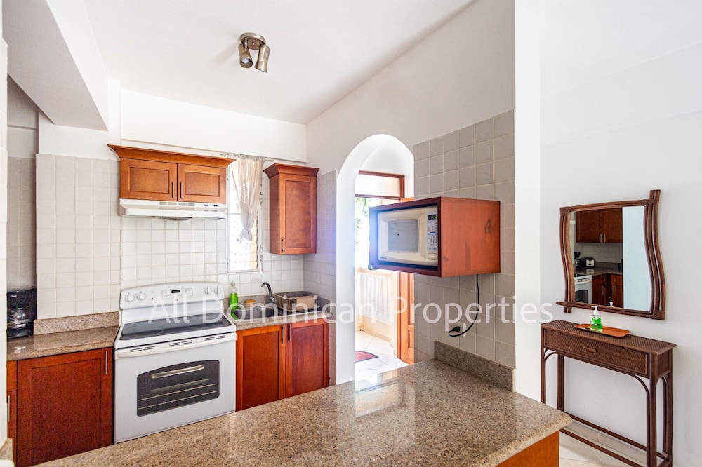 Alicia Beach, Hispaniola Sol, Great Location - no car Needed!