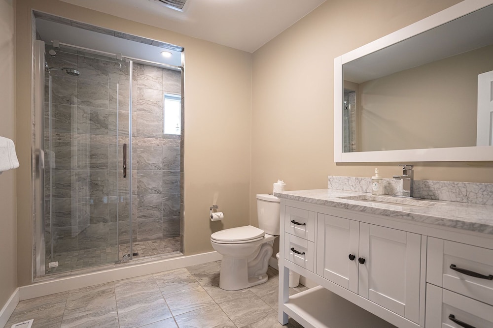 Revelstoke Lakehouse by Revelstoke Vacations