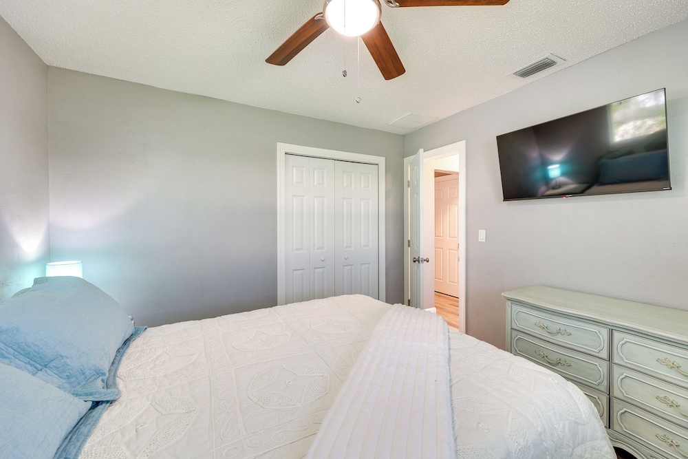 Dock + Canal View: Tranquil Escape in Punta Gorda
