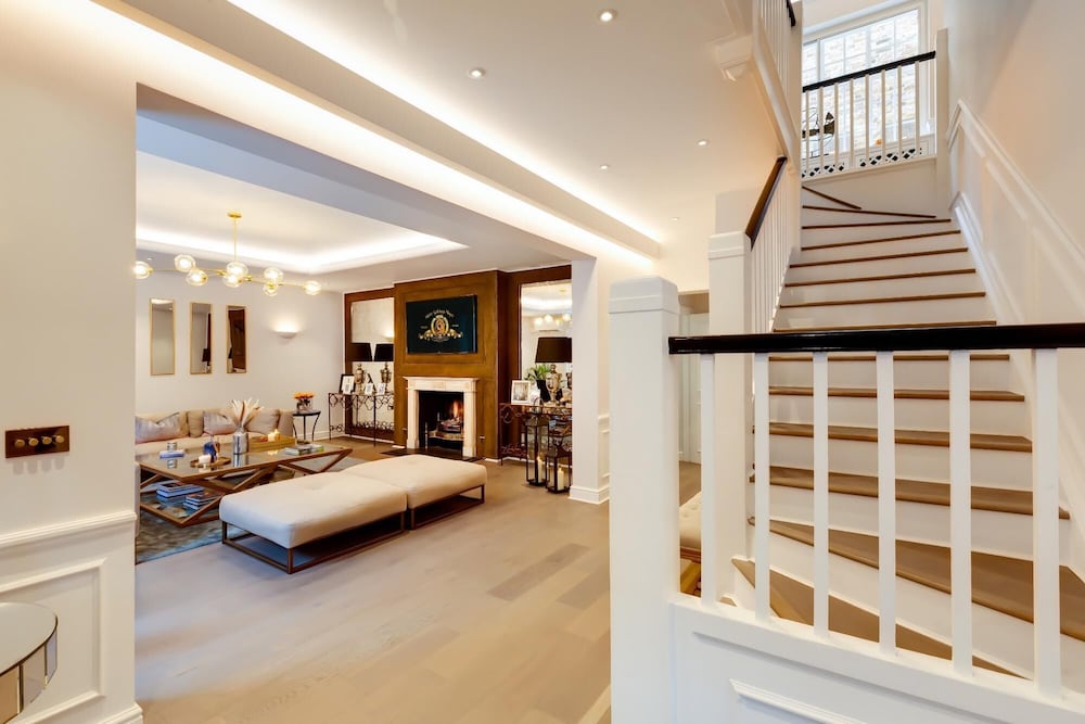 49 Cheyne Place in London