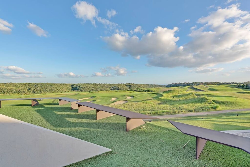 Modern 7BR Villa w Stunning Views of Golf Course view 3