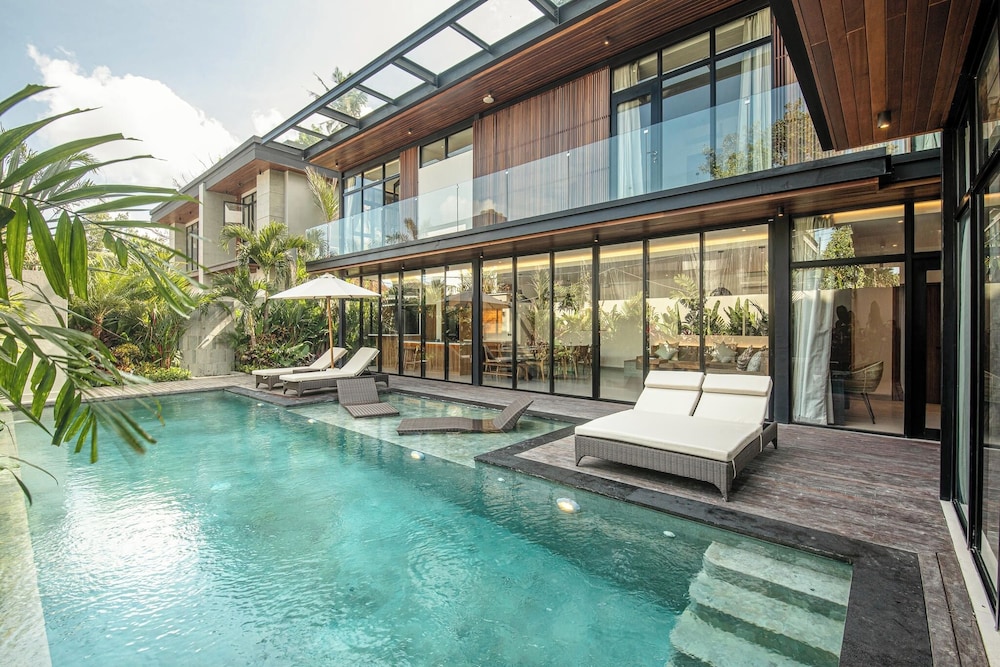 Opulent 6BR Villa, 400m From Canggus Golden Shore