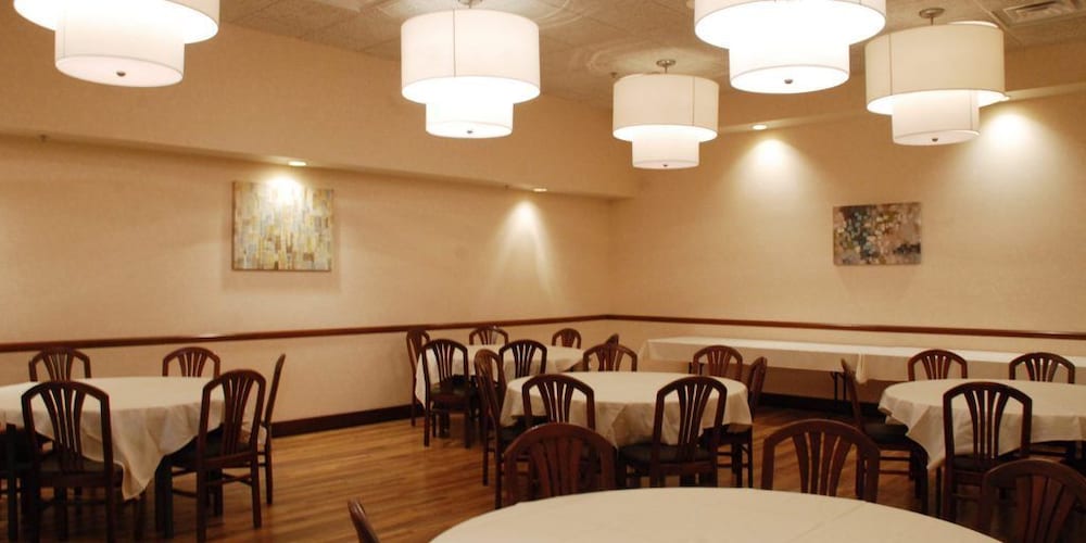The Plaza Hotel & Suites Winona view 5