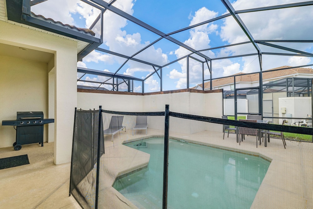 Family Oasis in Championsgate: Private Pool!