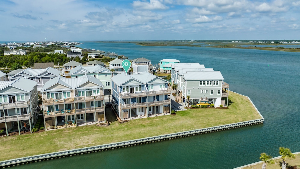 Queens Grant by Topsail Realty